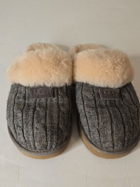 Ugg Gray Cable Knit Slippers Size 10